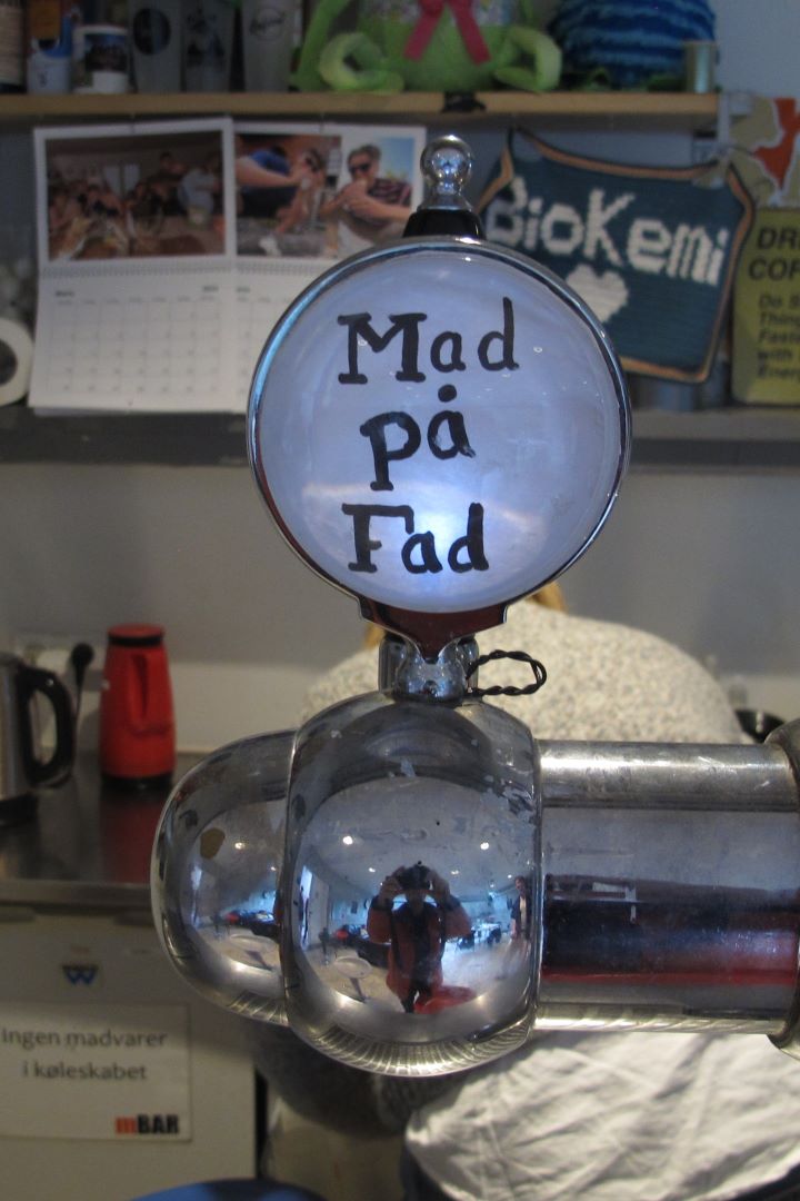 mBAR serverer "mad på fad"